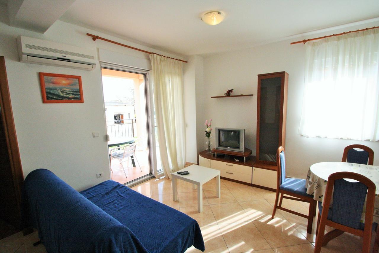 Apartment Bilic With Balcony Porec Exterior photo